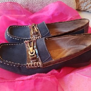 Naturalizer Blue and Brown Suede Flats
